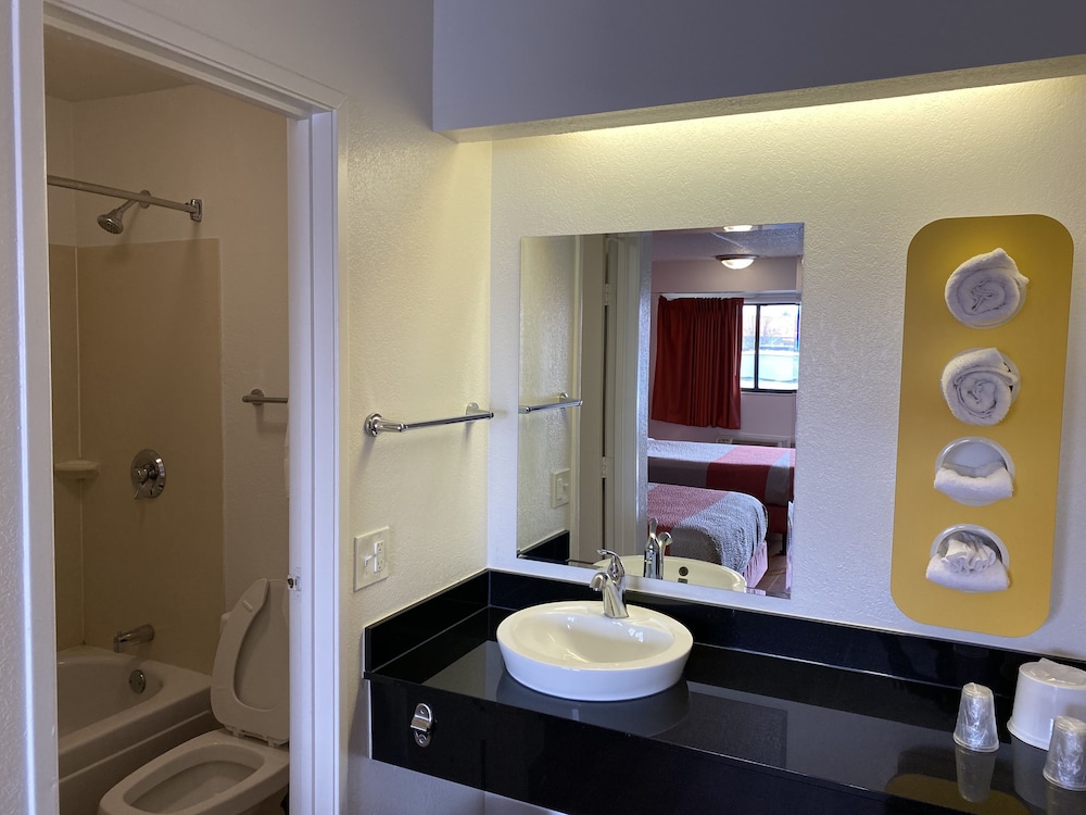Standard Room, 2 Double Beds, Non Smoking - Photo 13