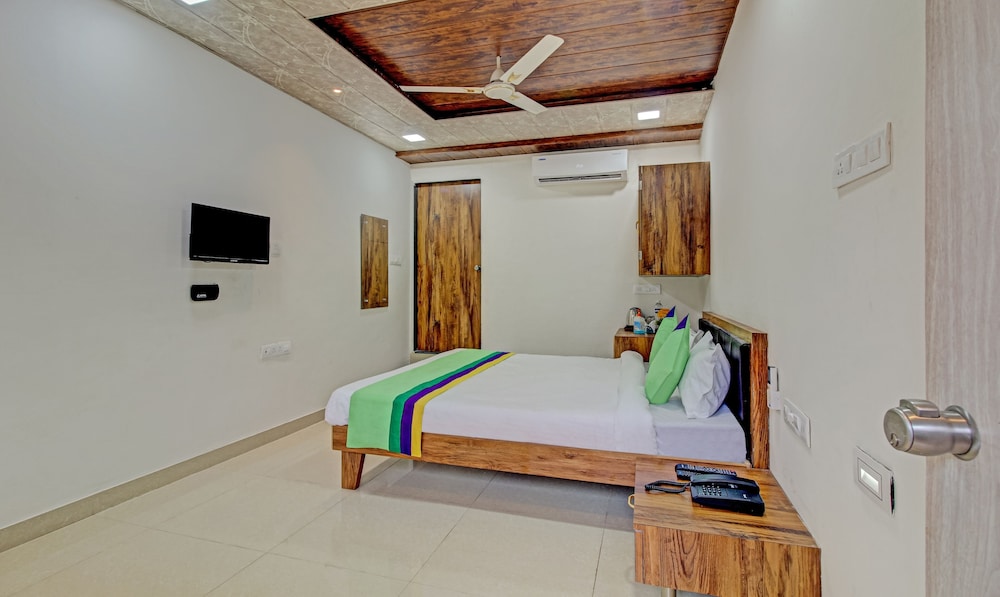 Deluxe Room - Photo 10