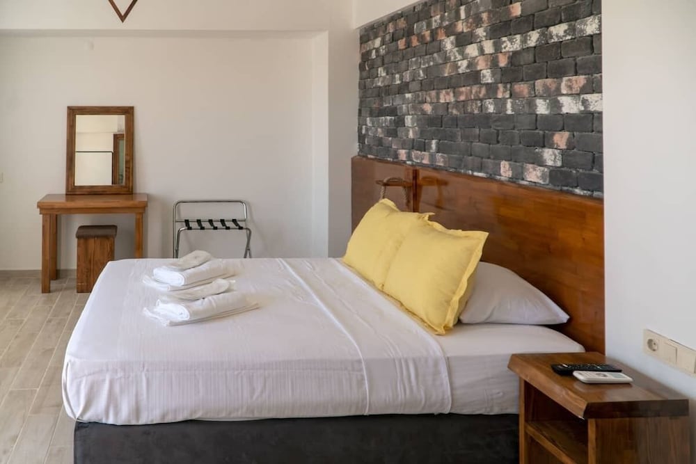 Comfort Double Room, Balcony, Garden View photo 3