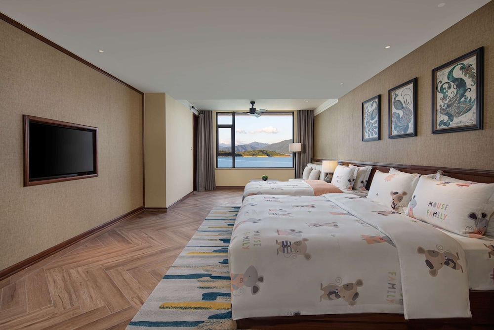 Family Suite, Multiple Beds, Non Smoking, Lake View