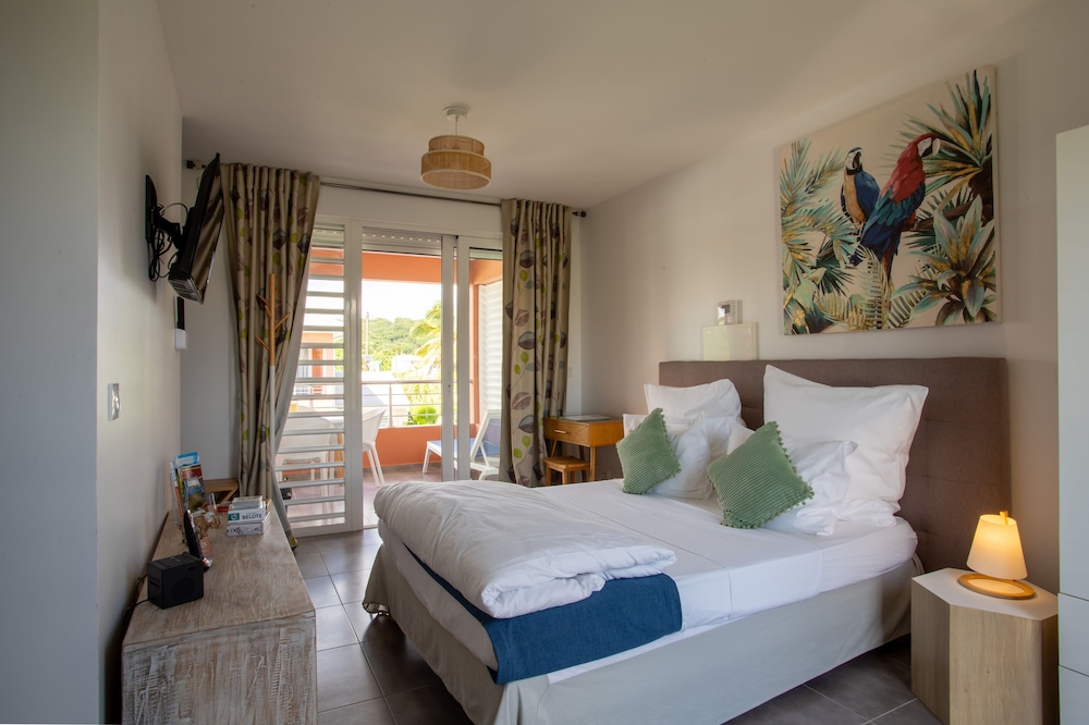 Superior Room, 1 Queen Bed, Balcony, Pool View