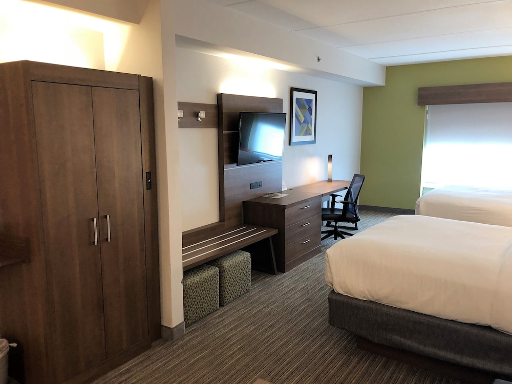 Suite, Multiple Beds - Photo 6