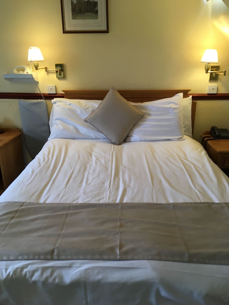Suite, Ensuite (second floor) photo 2