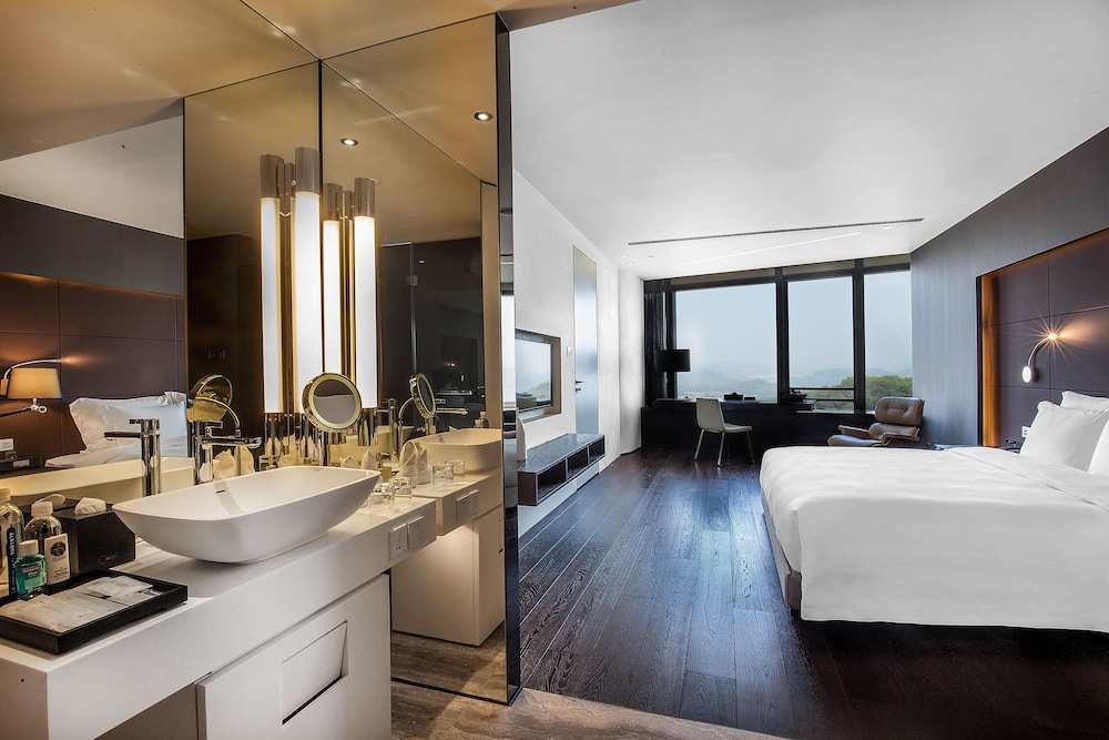 Suite, 1 Bedroom photo 3