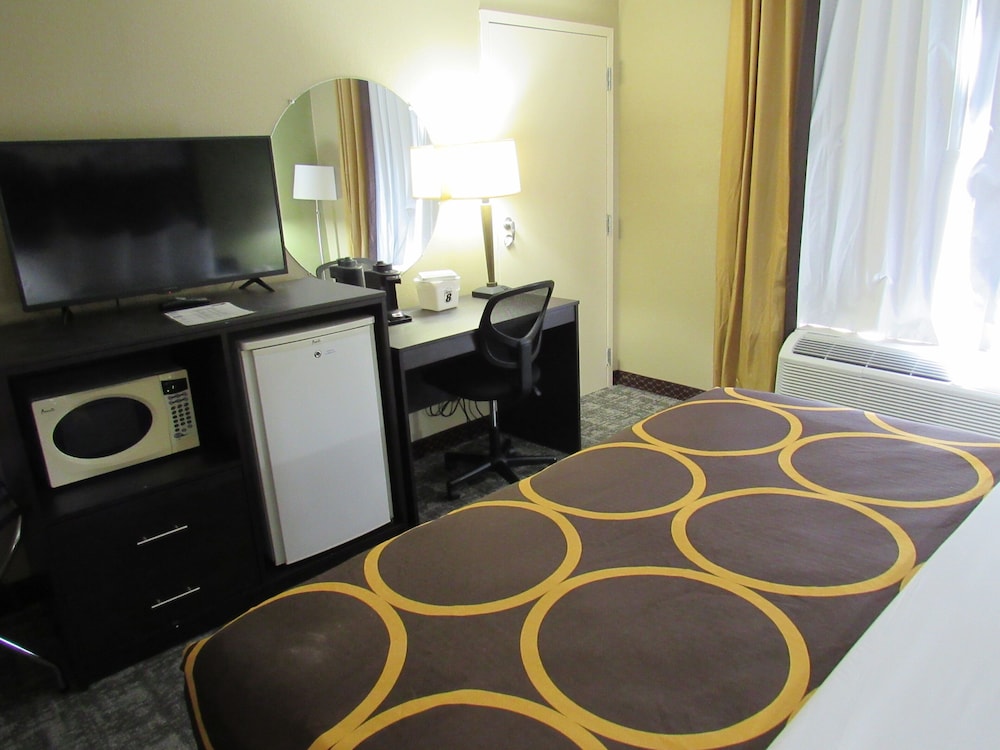 Room, 1 King Bed, Non Smoking - Photo 12