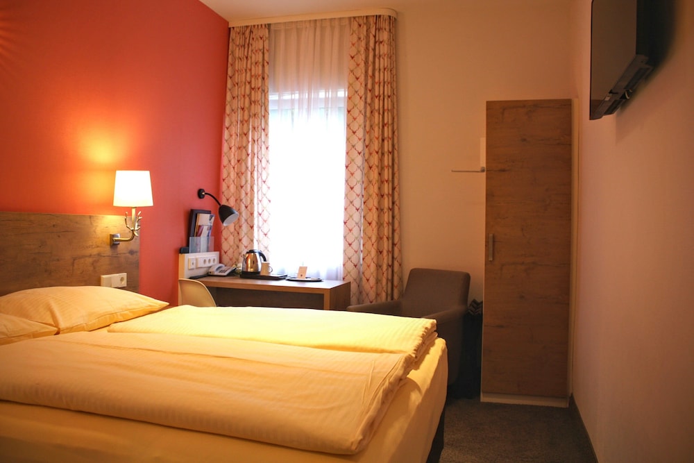 Room, 2 Bedrooms (Connecting Door) - Photo 9