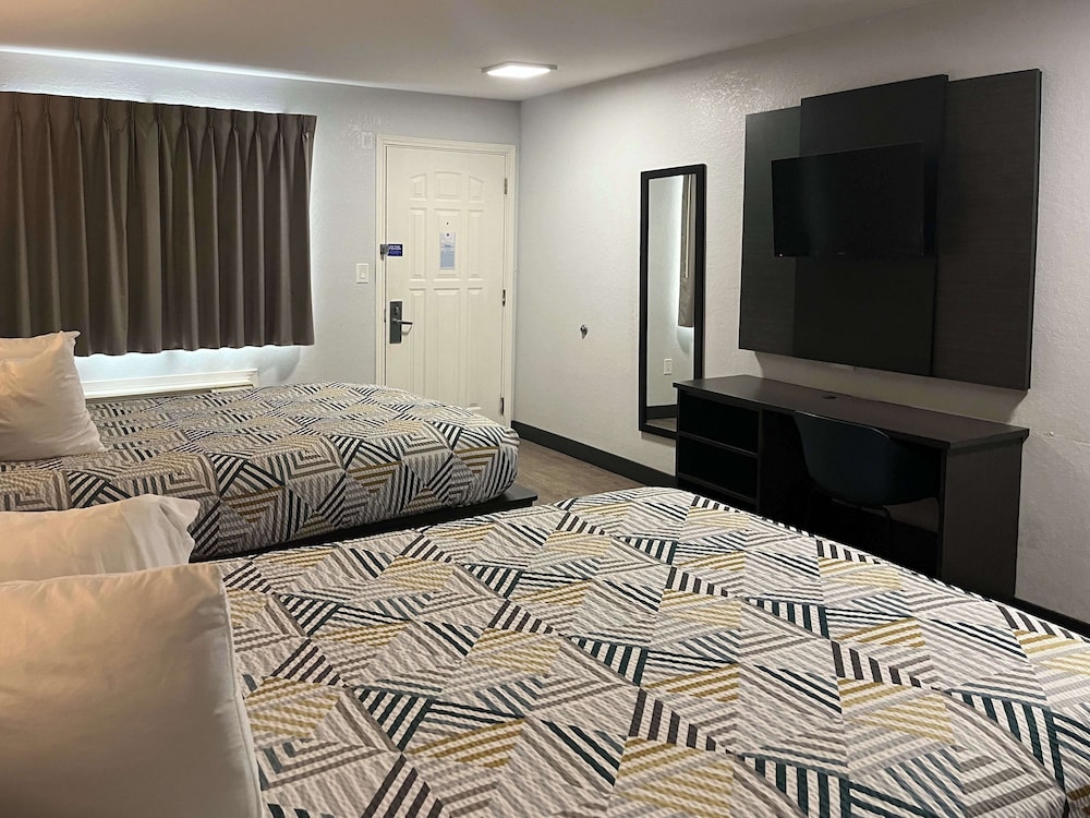 Standard Room, 2 Queen Beds, Non Smoking