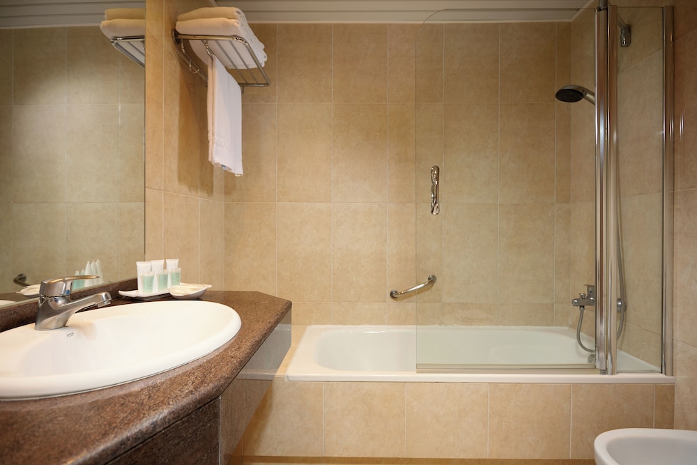 Standard Room (Lateral Sea view (2+1)) - Photo 5