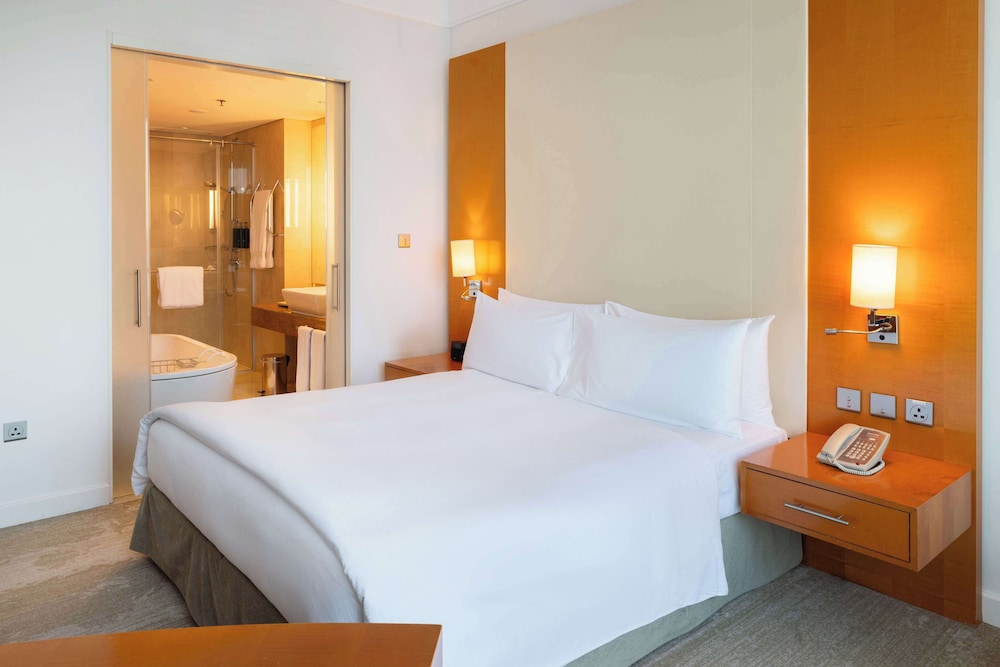 Room, 1 King Bed, Sea View - Photo 1