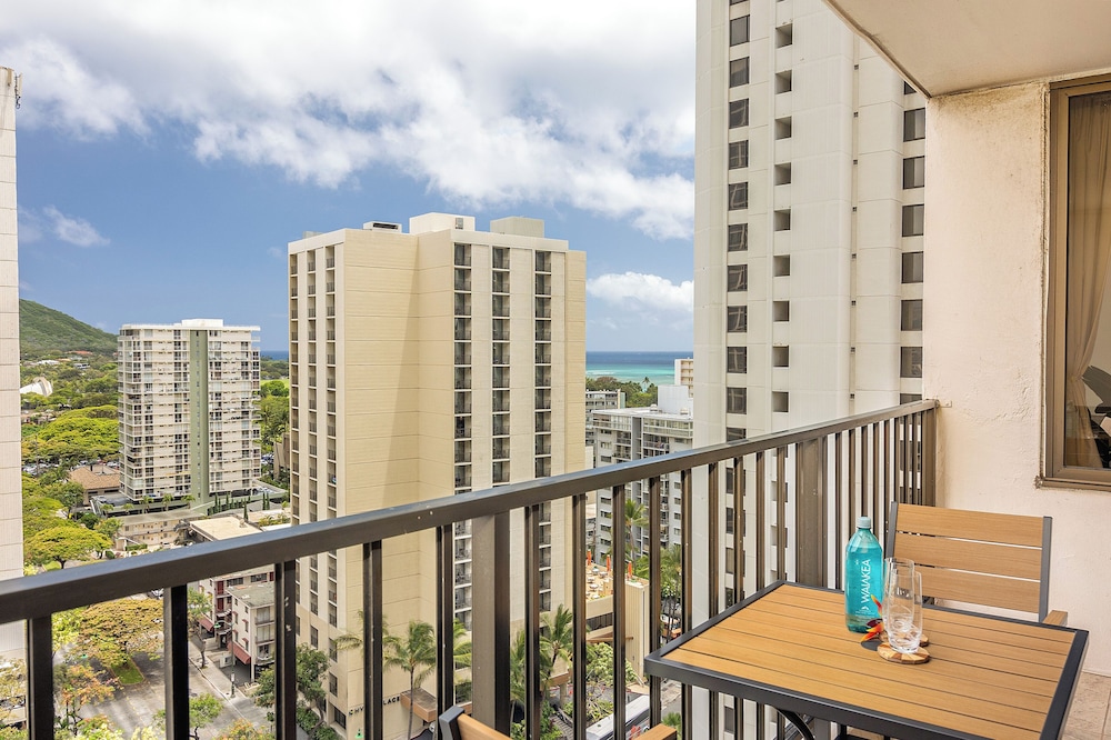 Waikiki Banyan 1BR Condos with No Parking: Condo, 1 Bedroom (0171 Wb 1813 T1) photo