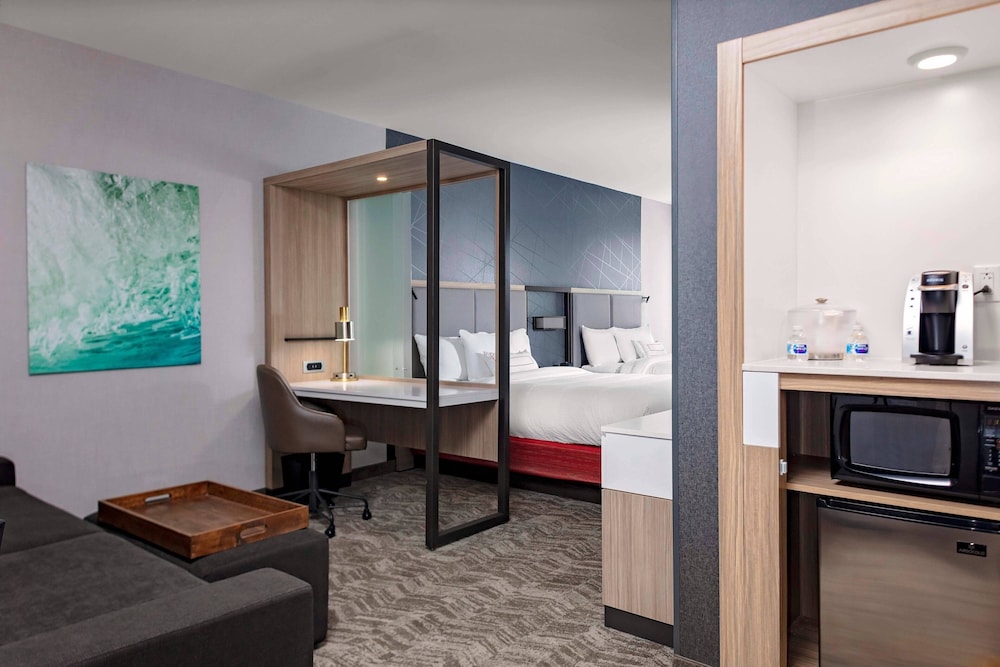 Suite, 2 Queen Beds photo 3