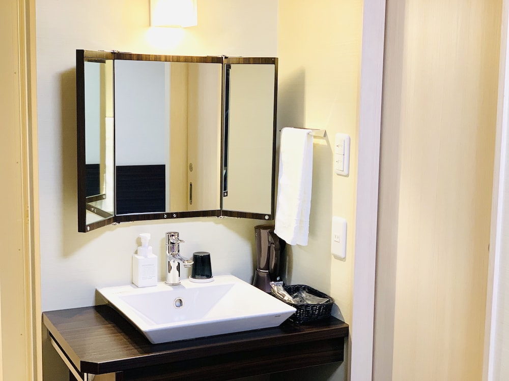 Grande Double Room, Smoking