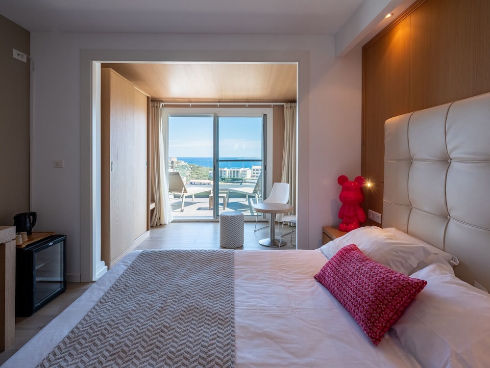 Room L+ sup -Terrasse Vue mer-24 m²- Lit Double / Lits Jumeaux photo 3