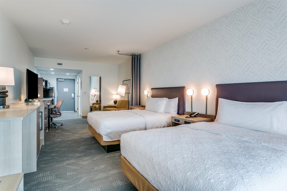 Studio, 2 Queen Beds, Accessible, Bathtub (Mobility & Hearing) photo 1