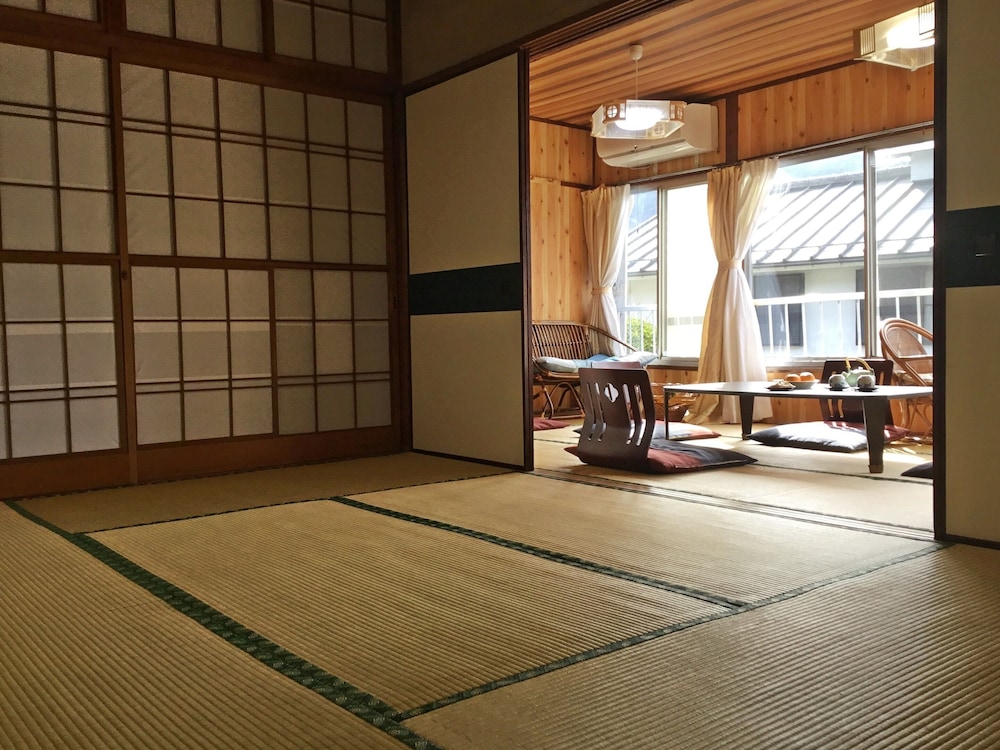 Japanese Style 12 Tatami - Shared Bath