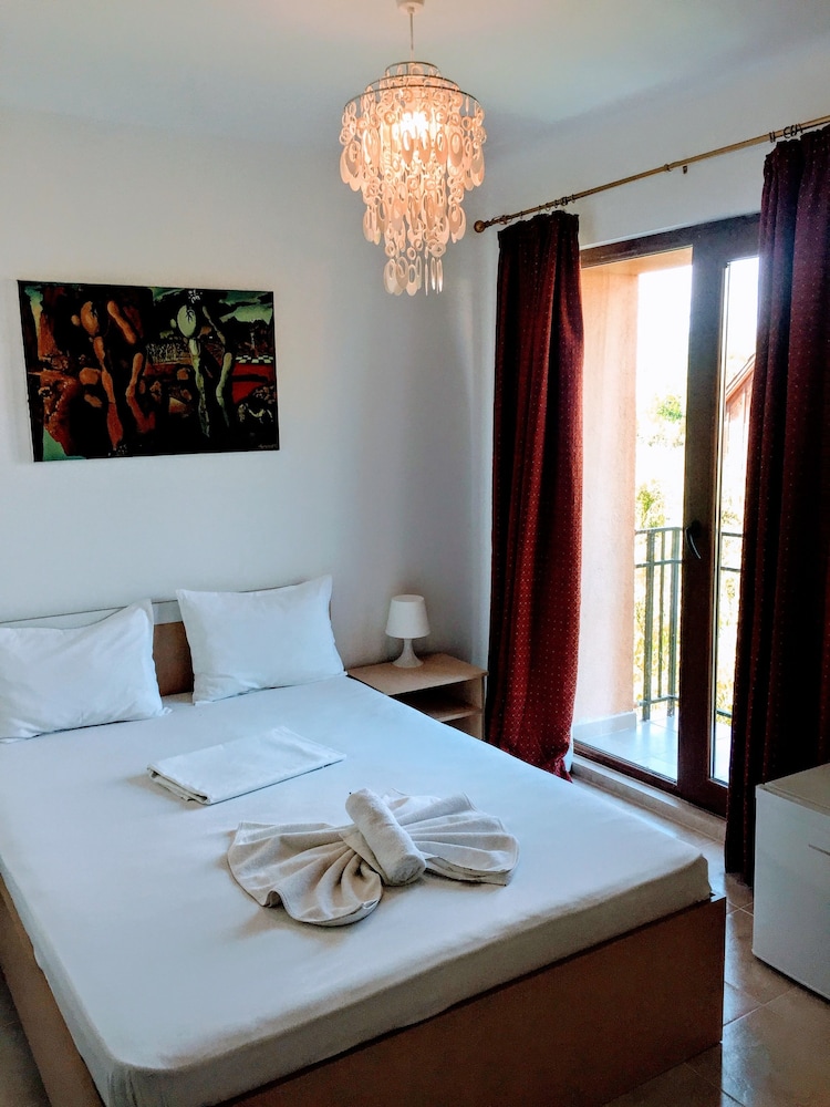 Double Room, Balcony - Photo 8