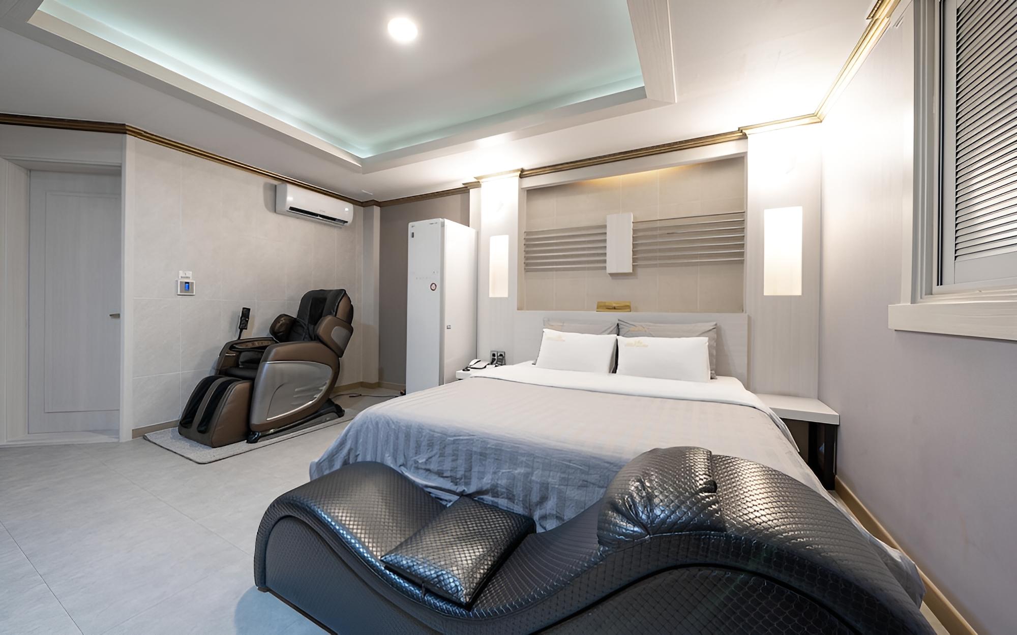 Room (Semi-special A (Styler/Massage Chair ) - Photo 1