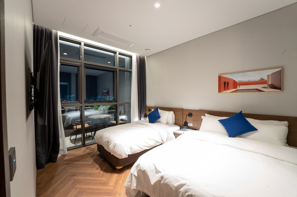 Signature Room - Photo 1