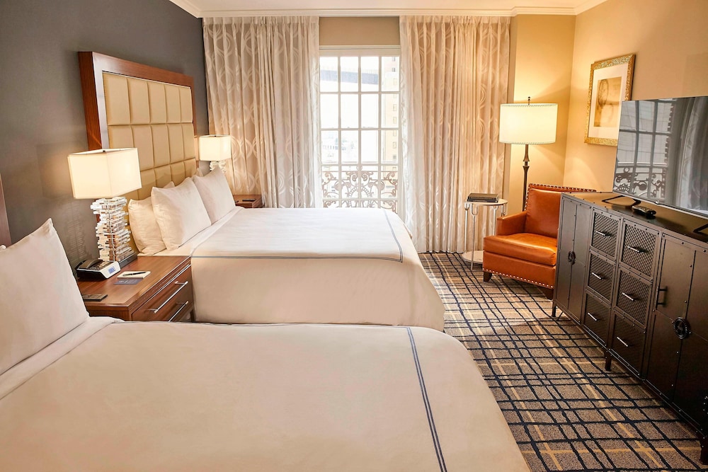 Deluxe Room, Multiple Beds - Photo 2