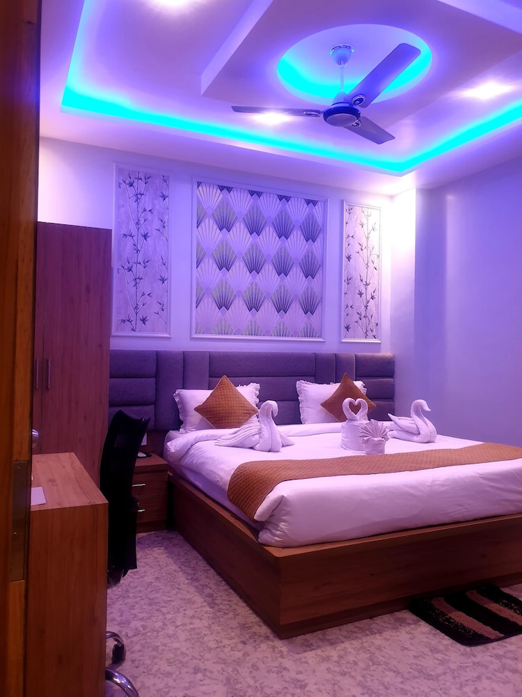 Luxury Suite, Balcony, Garden View
