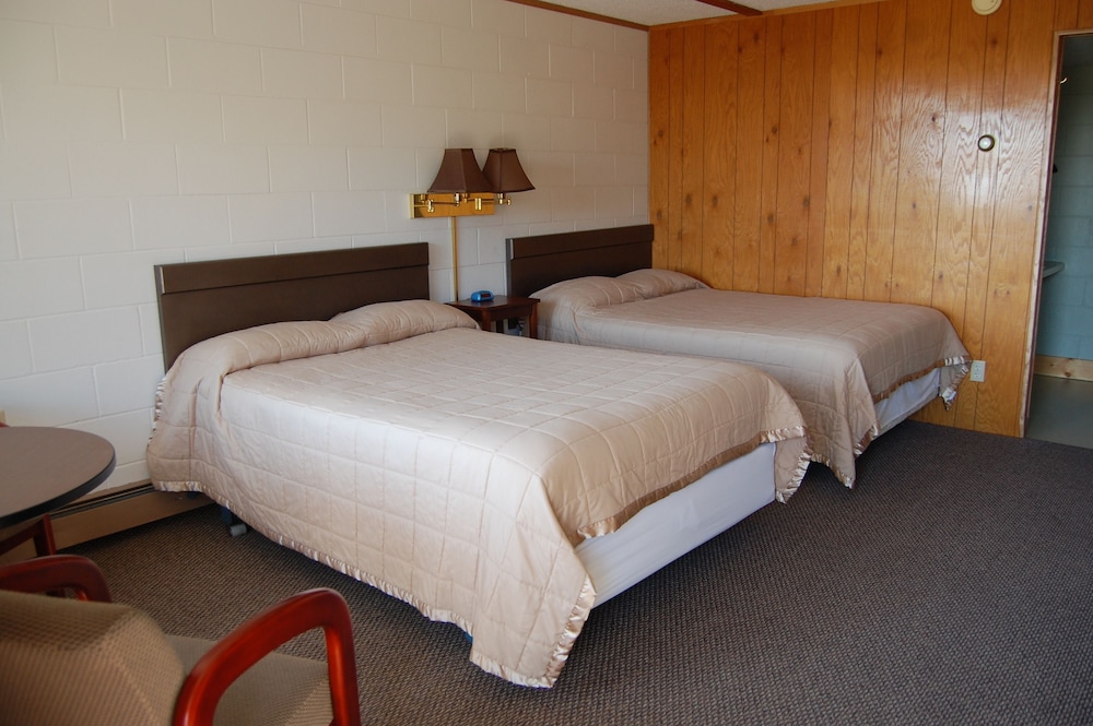 Basic Room, 2 Double Beds, Partial Lake View photo 3