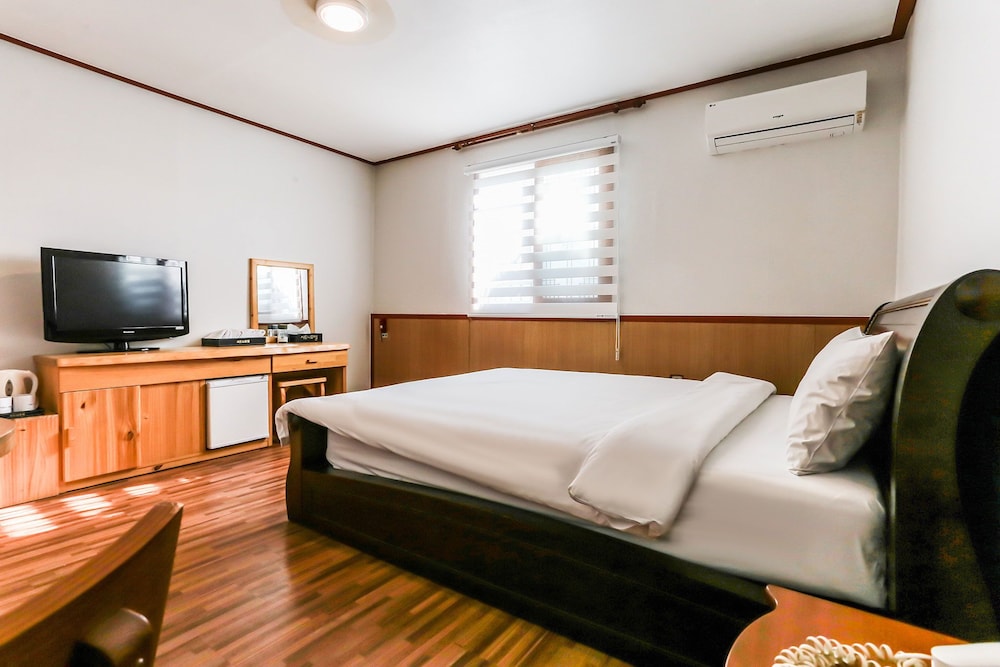 Standard Double Room, Mountain View (Old Building) photo 1