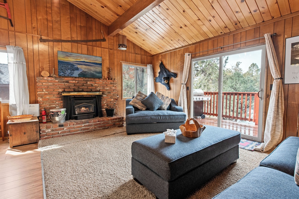 House, Multiple Beds, Patio, Mountain View photo 3