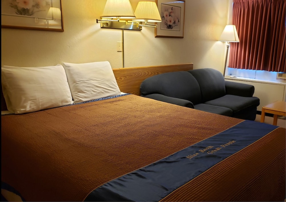 Classic Single Room, 1 Queen Bed, Non Smoking - Photo 1