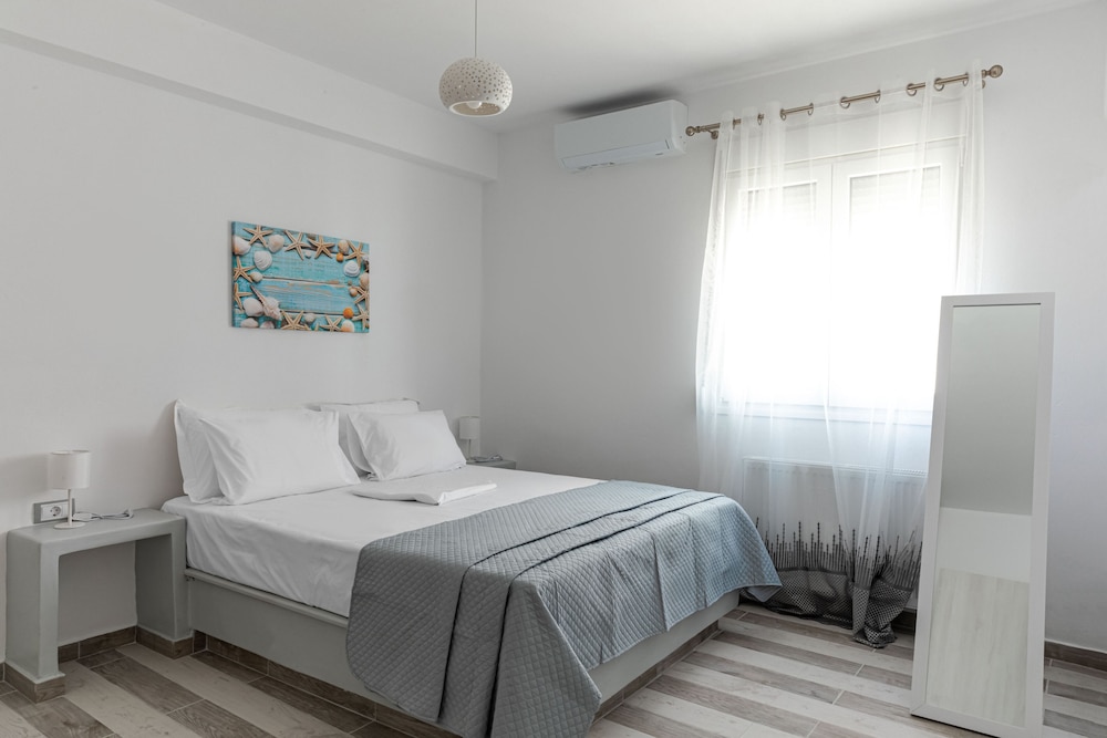 Classic Apartment (Pomegranate)