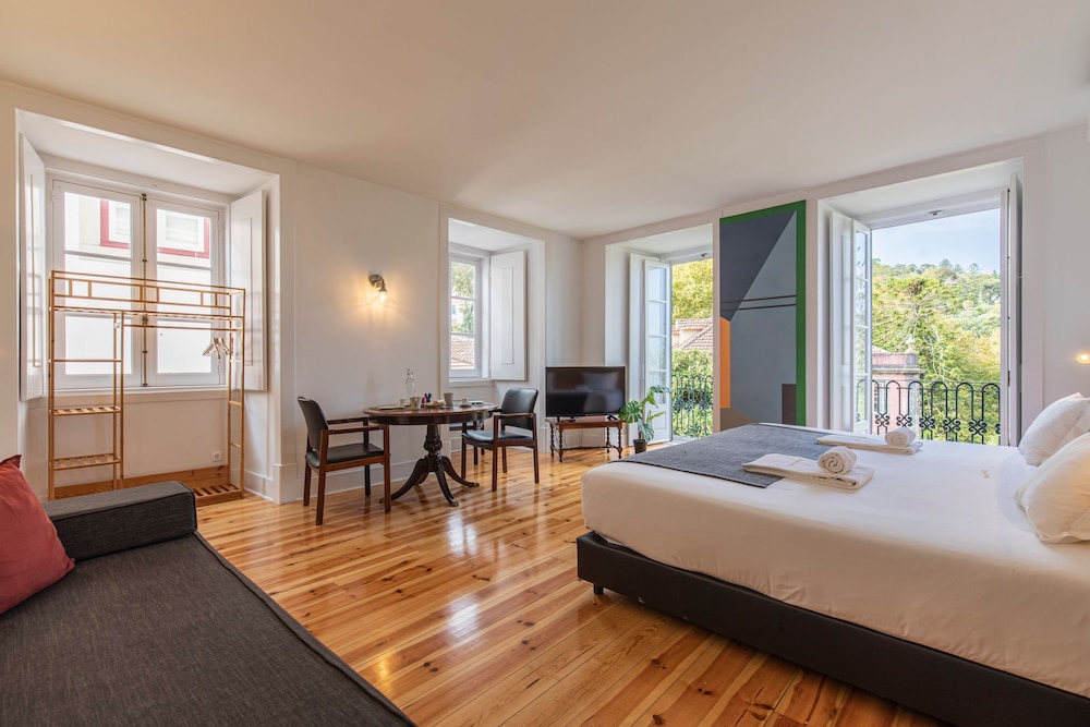 Superior Apartment, 1 King Bed, Private Bathroom photo 2