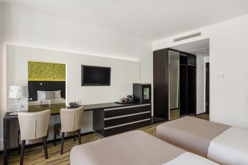 Deluxe Double Room, Balcony photo 2