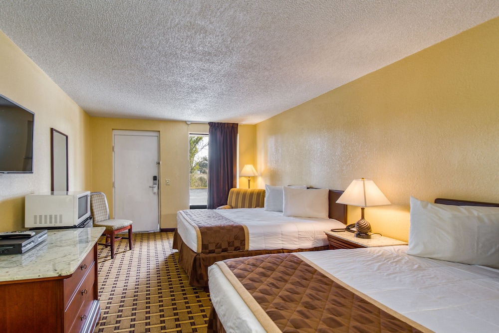 Double Room, 2 Queen Beds photo 2