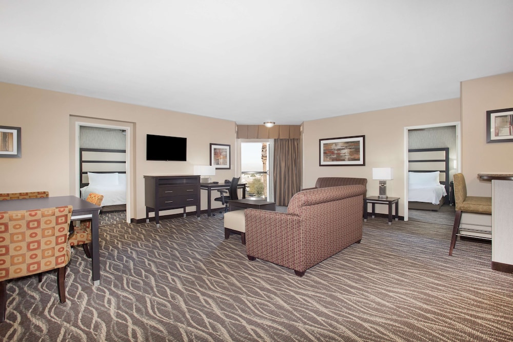 Suite, 2 Bedrooms, Non Smoking (2 King Beds) - Photo 1
