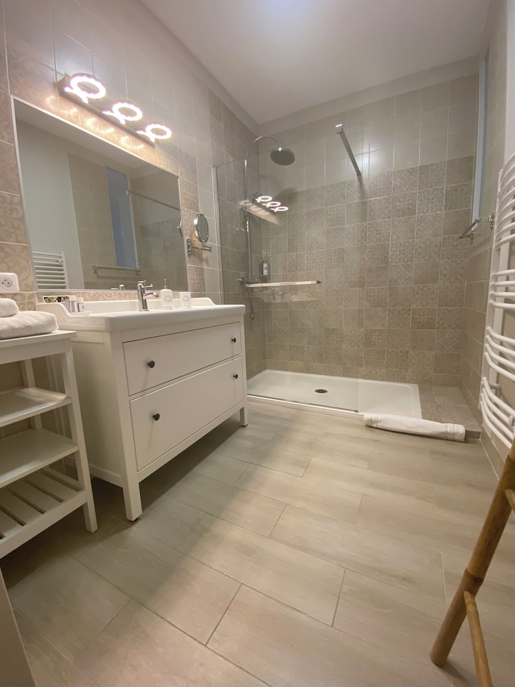 Superior Double Room, 1 Queen Bed (Alicia) photo 2