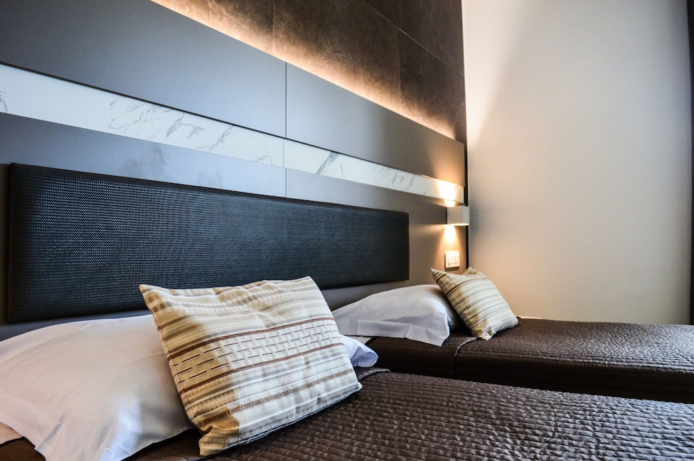 Superior Twin Room - Photo 4