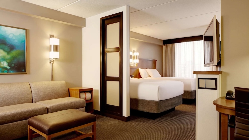 Deluxe Room, Multiple Beds - Photo 3