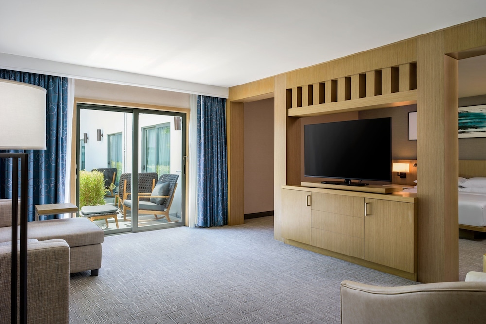 Junior Suite, 1 King Bed, Garden View - Photo 2