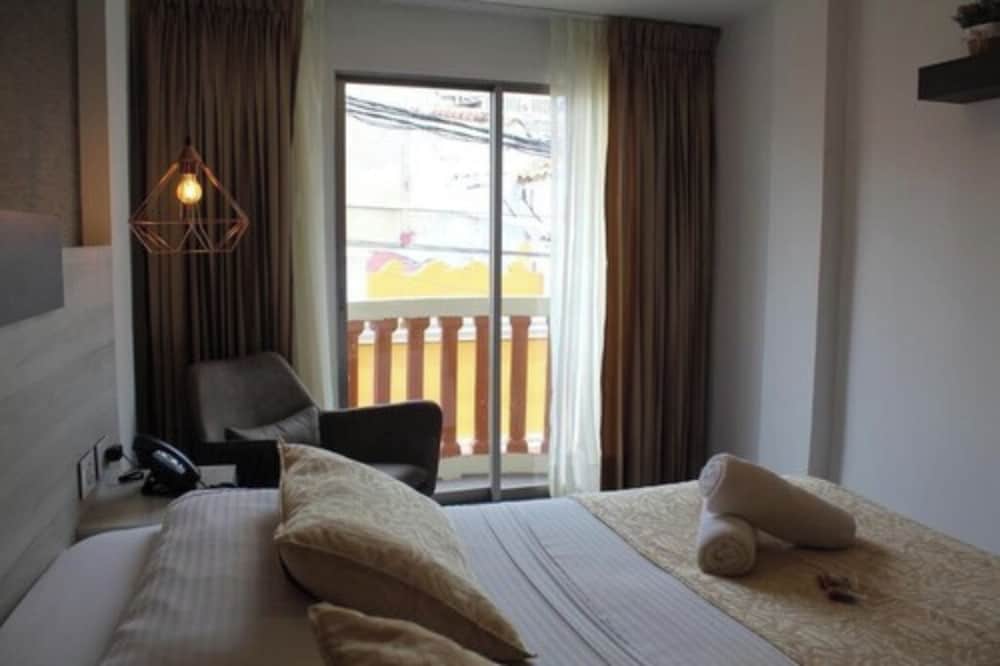 Superior Room, 1 King Bed, Balcony - Photo 1