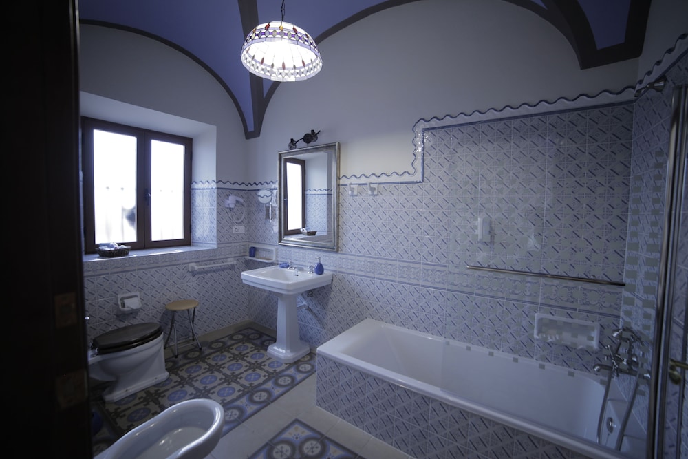 Deluxe Suite photo 2