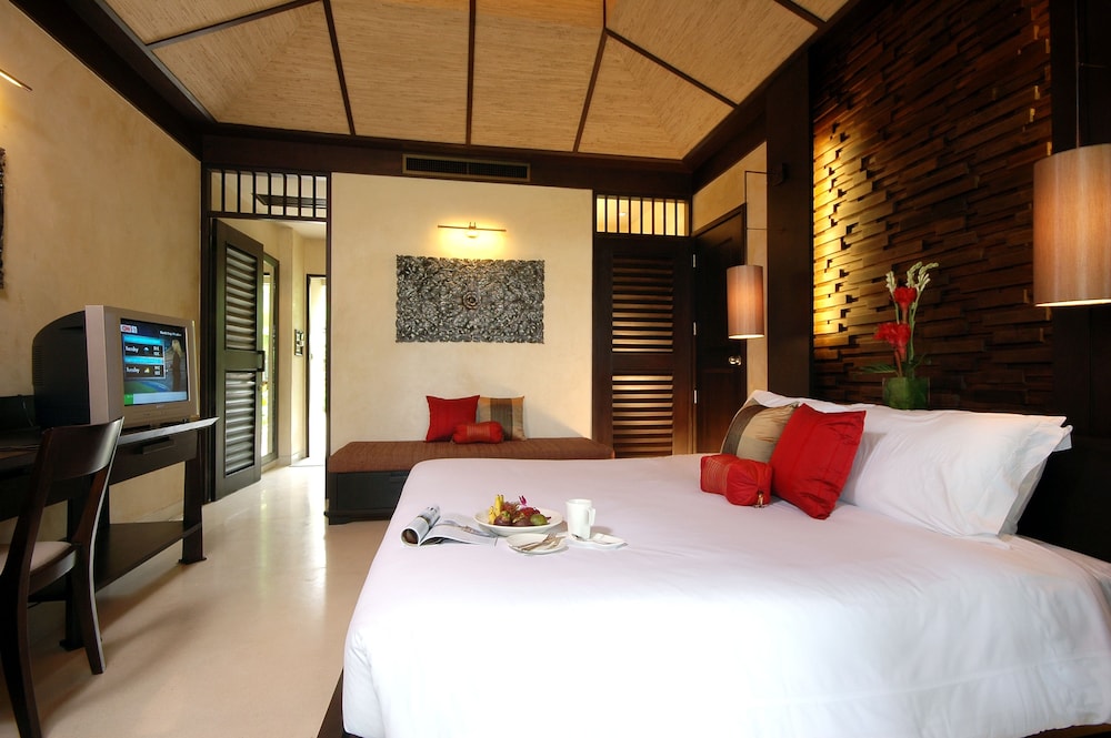Deluxe Room - Photo 17