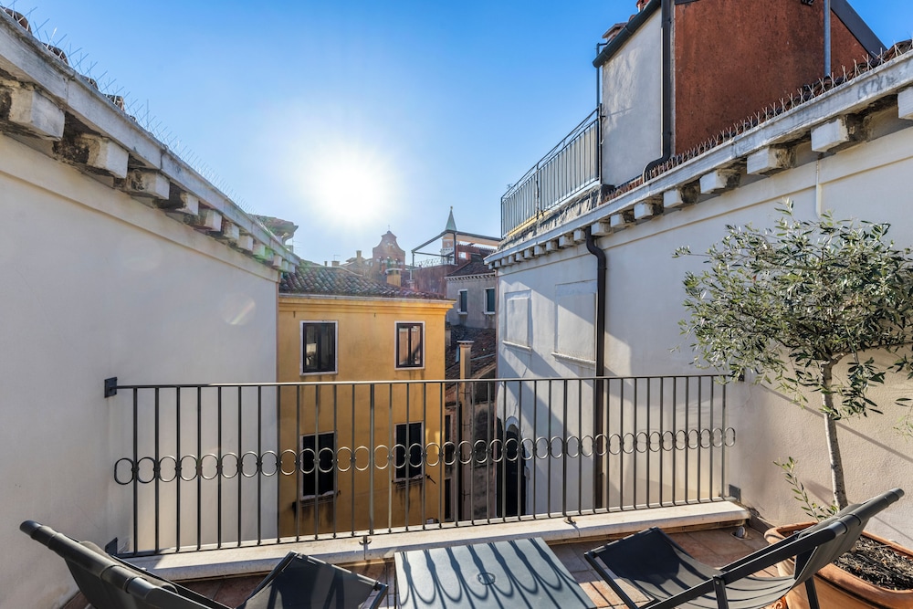 Deluxe Double Room, Terrace, Canal View photo 3