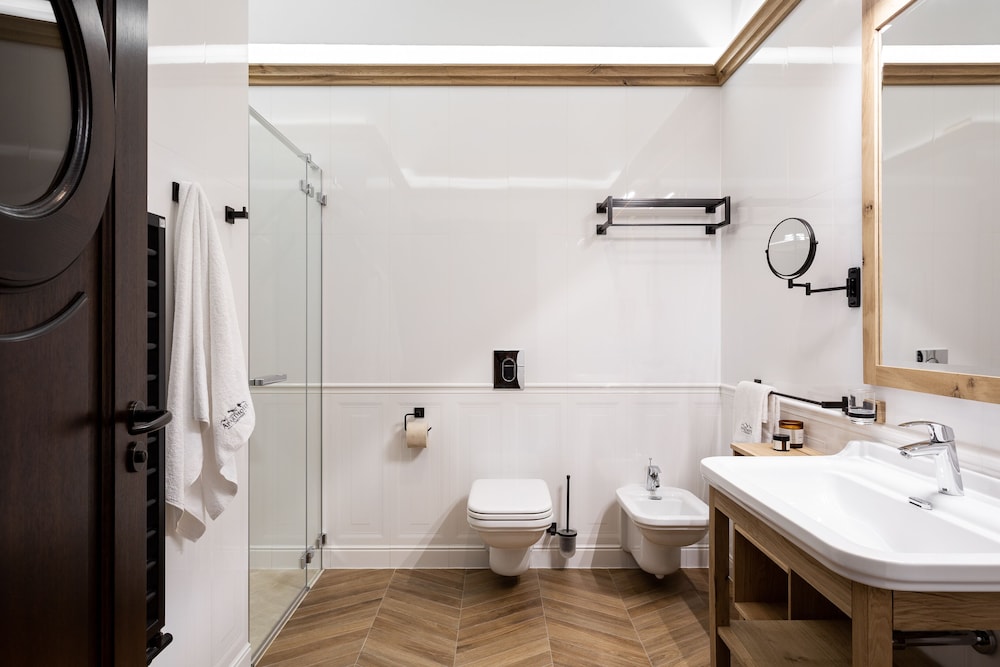 Executive Suite - Photo 4