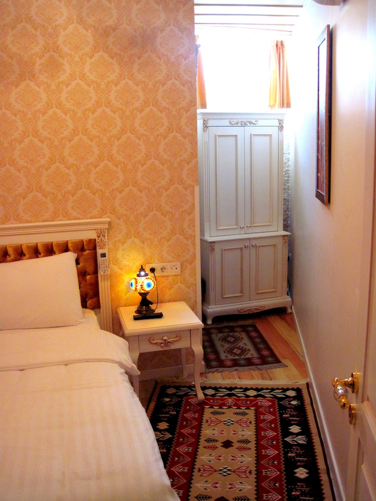 Economy Double Room photo 2