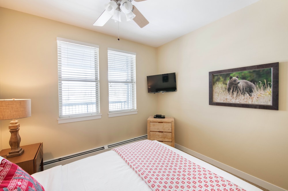 Condo, 2 Bedrooms photo 3