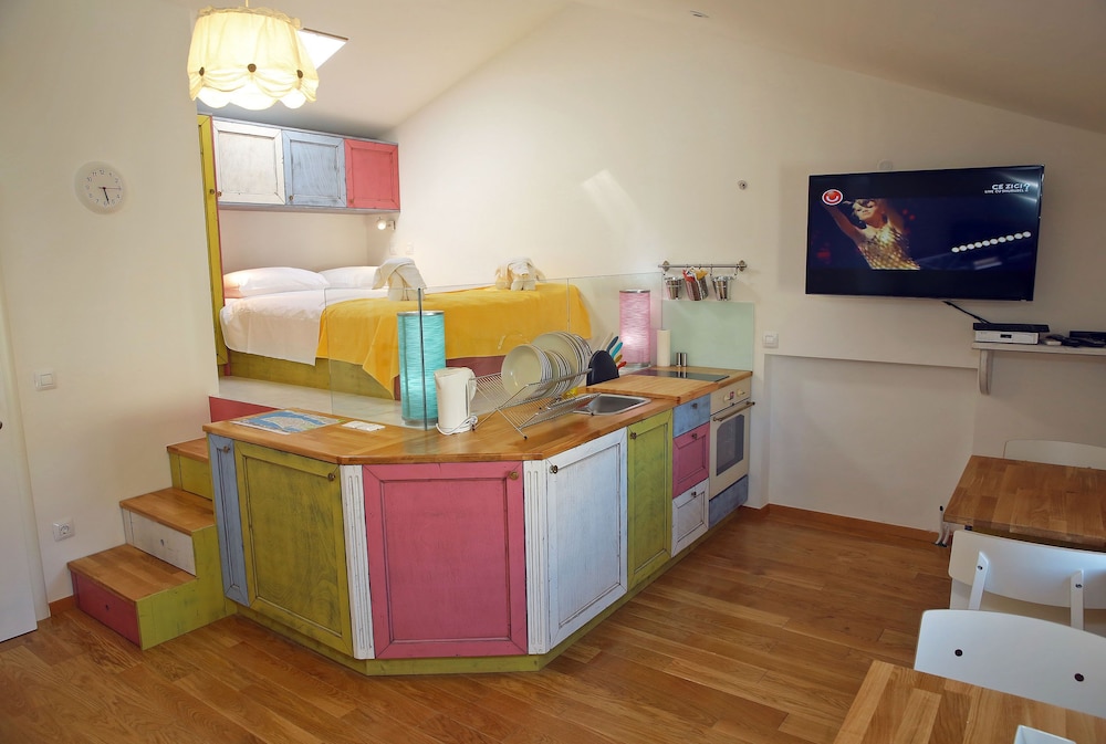 Superior Studio, Kitchen, Tower
