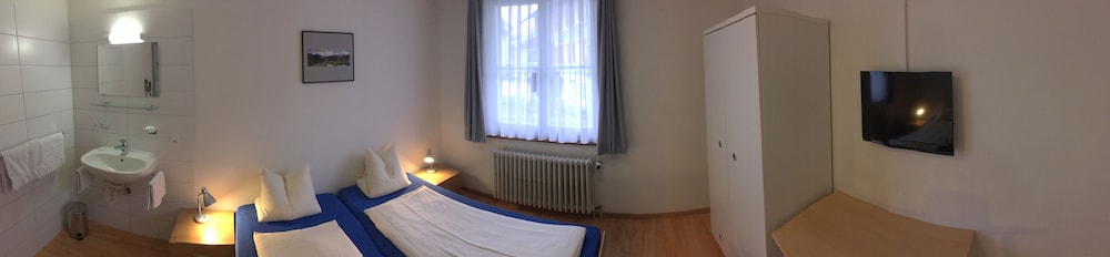 Double Room, Shared Bathroom photo 3