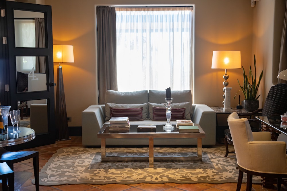 Suite 4 photo 2