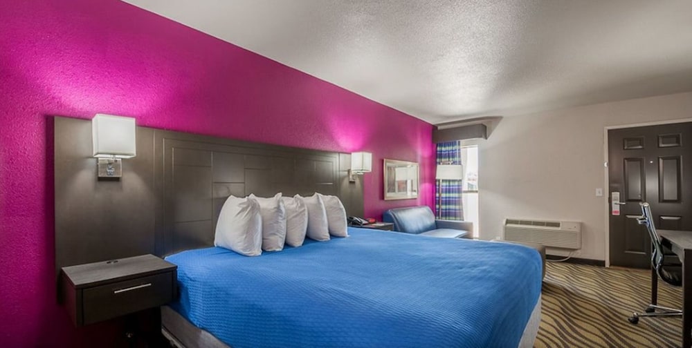Standard Room, 1 King Bed photo 2