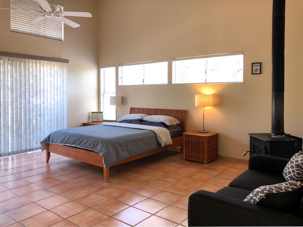 Deluxe Cabin, 1 Queen Bed, Lake View, Mountainside photo 2