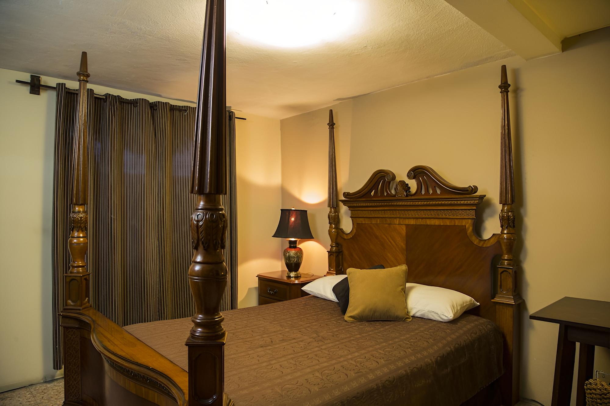 Superior Room, 1 King Bed photo 2